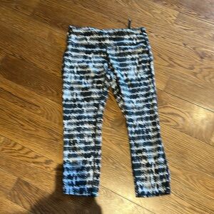 Women’s Nike dri-fit leggings in medium